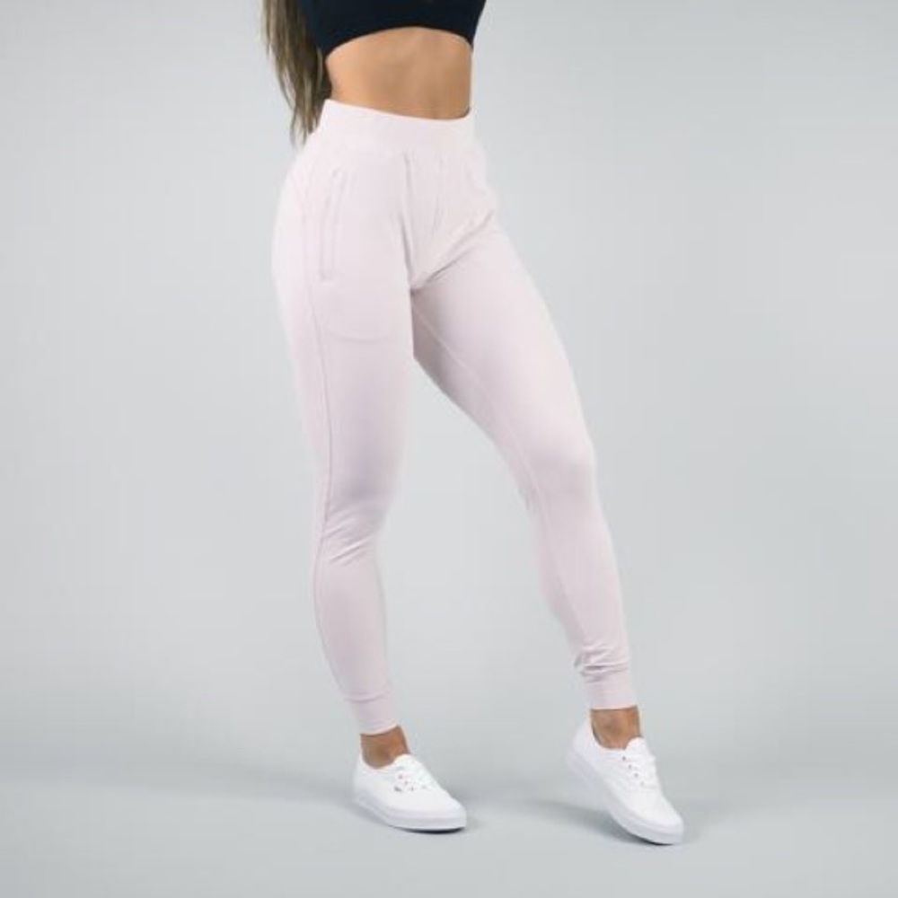 Alphalete Women’s Premium Joggers - Blush Taupe